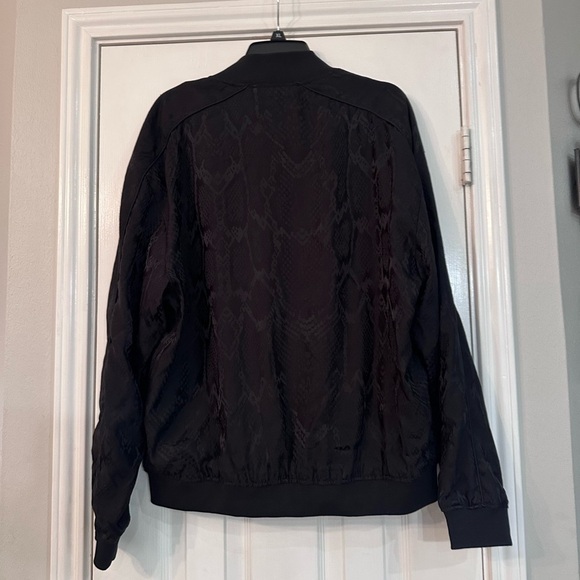 Bershka Black Patterned Bomber Jacket - Picture 4 of 4
